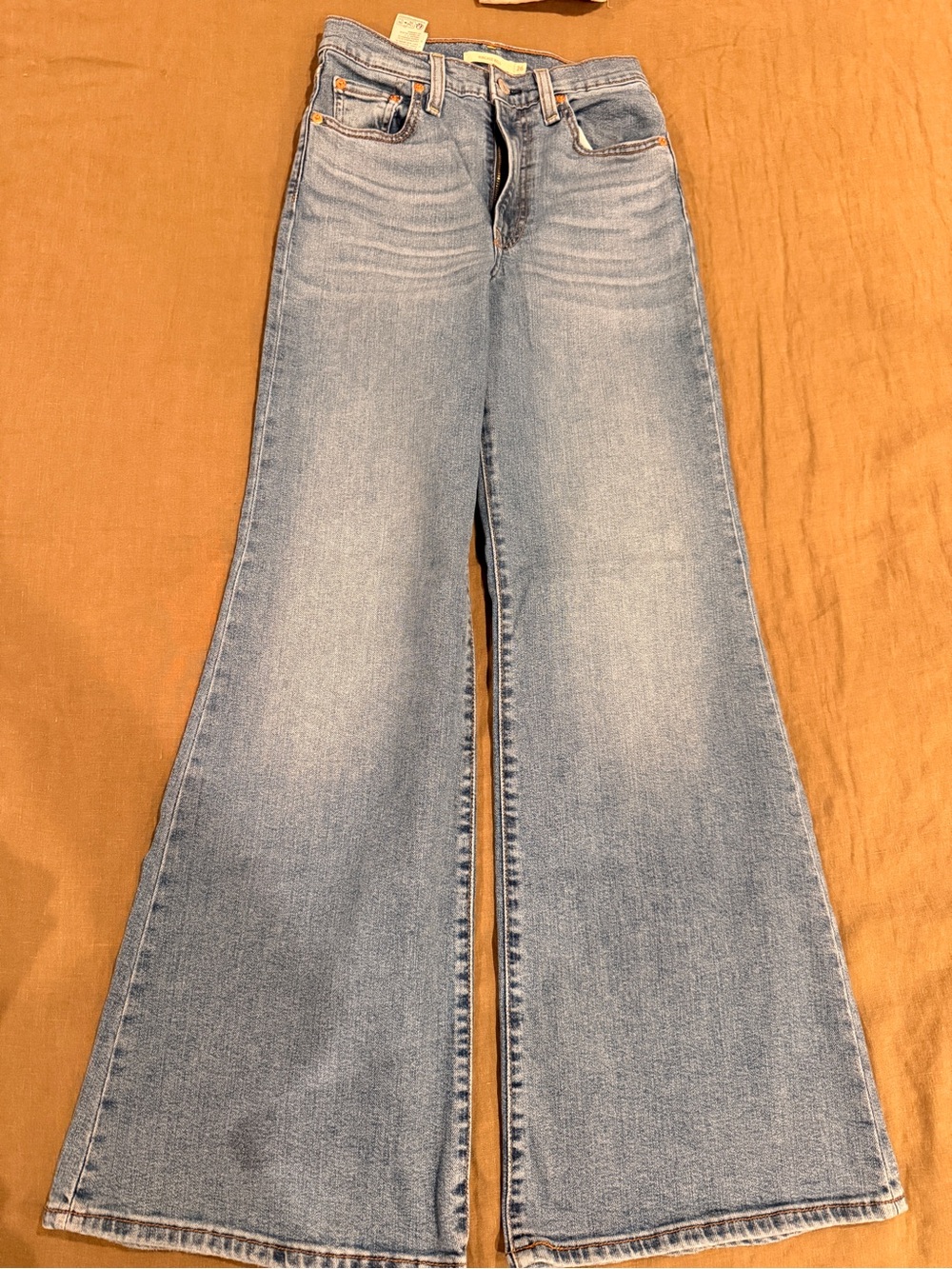 Levi’s Ribcage Bell Jeans The Bells & Whistles W26 L32